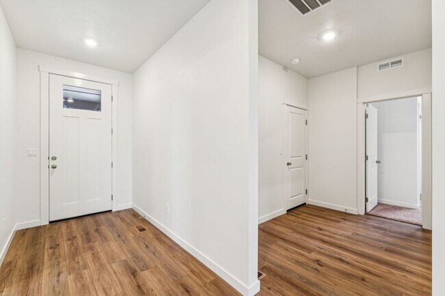 Building Photo - 7877 E Beaufort St