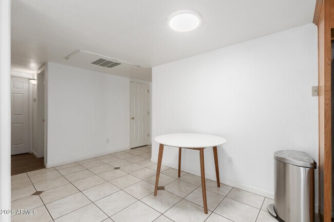 Building Photo - 151 E Broadway Rd