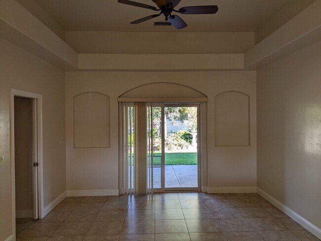 Building Photo - Large custom rural home offering wonderful...