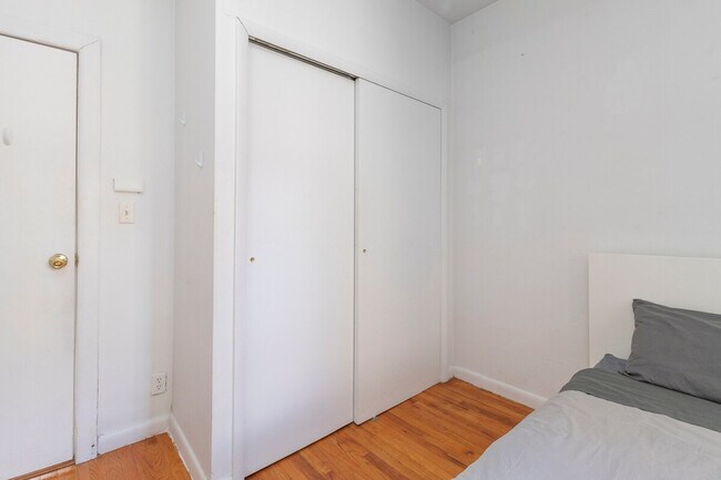 Building Photo - 329 E 94th St