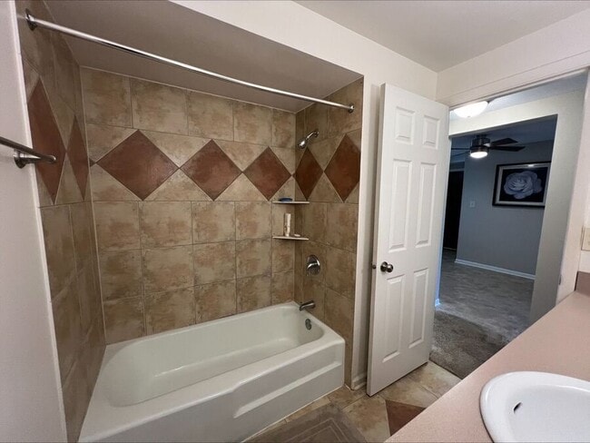 Building Photo - 5612 6th Ave