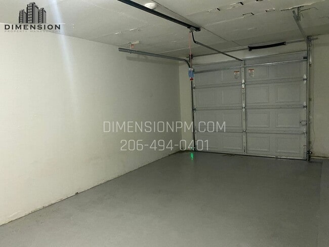 Building Photo - Charming 3 bed 2.5 Bath Duplex in Auburn