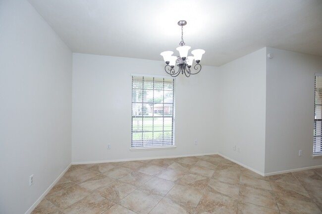 Building Photo - 3003 Planters St