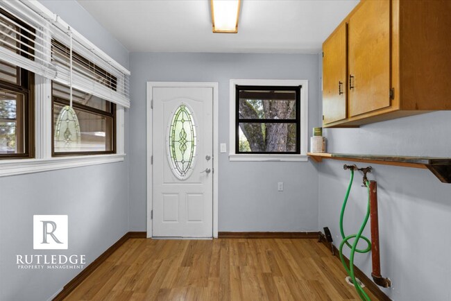 Building Photo - $500 OFF !!!   MOVE - IN SPECIAL!!!  2 Bed / 1 Bath Home with Large Deck