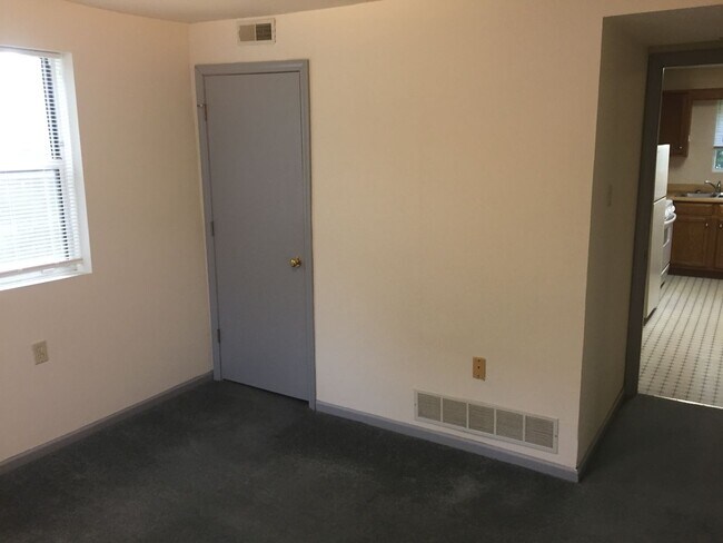 Building Photo - 1605 Hinkson Ave