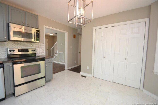 Building Photo - 804 Curtiss Dr