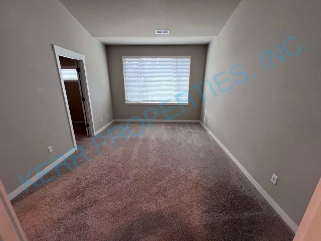 Building Photo - FREE RENT! Modern townhome living 3-Bed Retreat with 2.5 Baths in Serene Happy Valley!