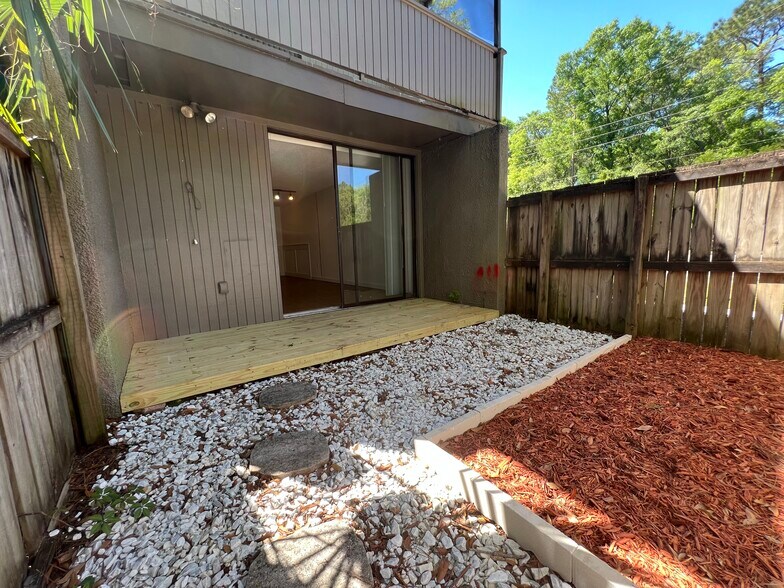 Building Photo - 701 SW 75th St