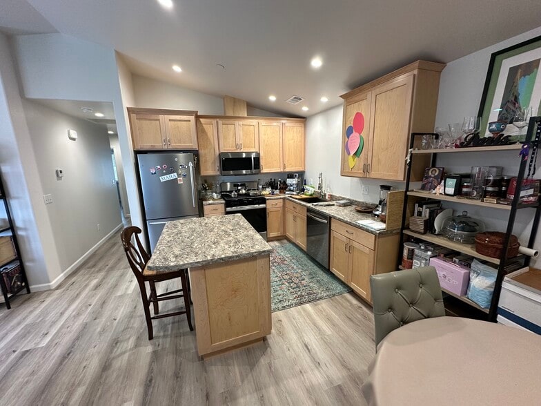 Building Photo - 2632 Avelar Ct