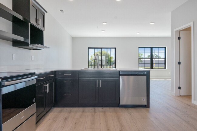Building Photo - Clear Lake Condos