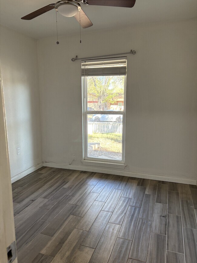 Building Photo - 121 N Meadow St