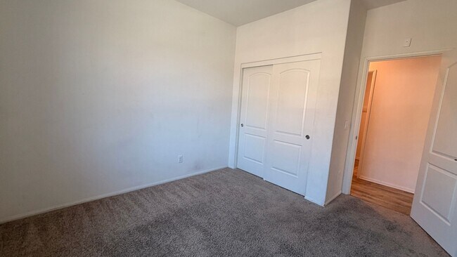 Building Photo - Modern Townhouse in Fairview Community of Bonsall