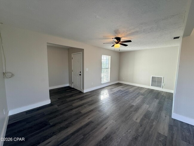 Building Photo - 6615 Enzor St