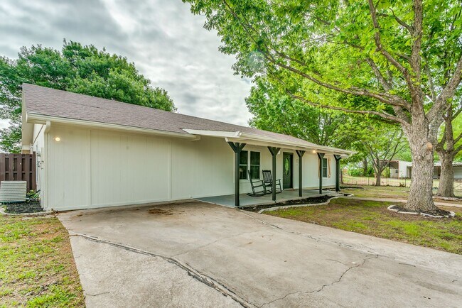 Building Photo - Hard to find Weatherford, TX rental with l...