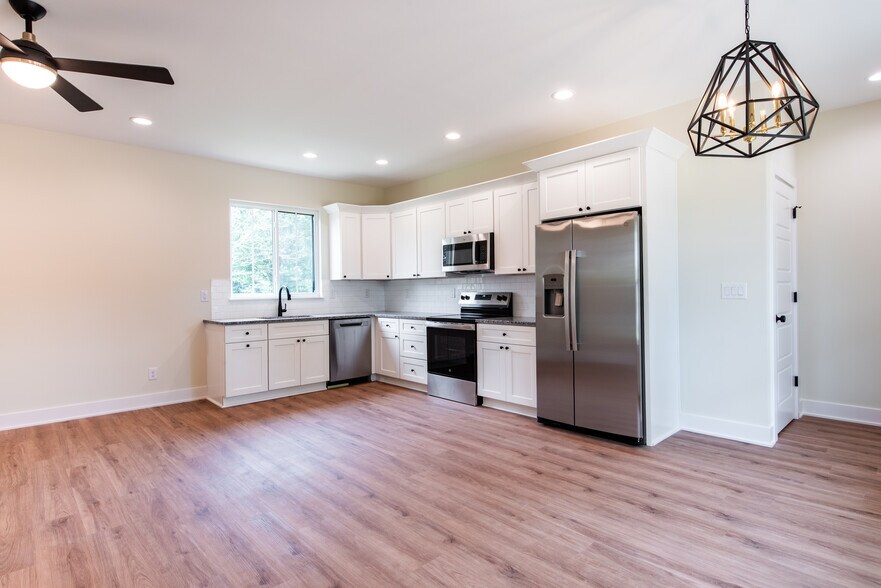 Building Photo - 8301 Acme Way