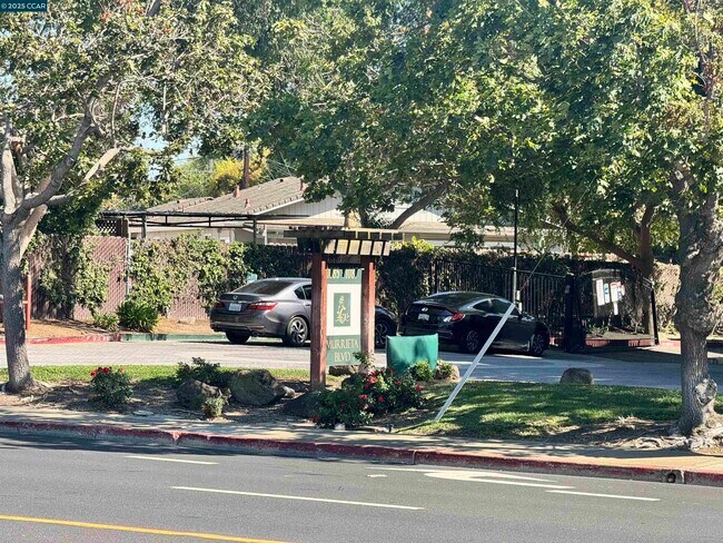 Building Photo - 1085 Murrieta Blvd