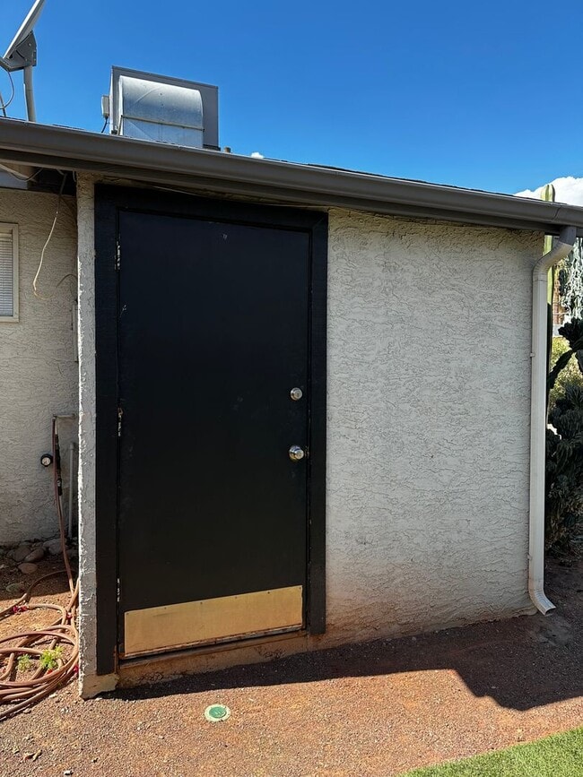 Building Photo - Historic District 2 bed 1 bath & Large Storage Unit near Friendship Garden of PHX