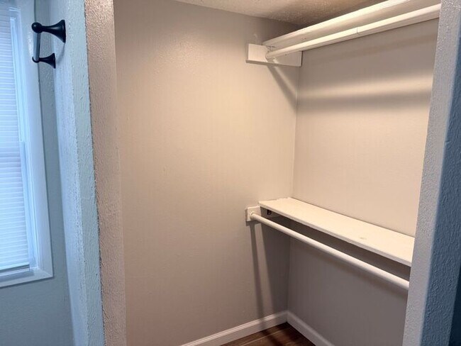 Building Photo - $100 DEPOSIT SPECIAL!! START YOUR LEASE BY JAN 1ST!!