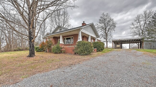 Building Photo - 6456 Blue Springs Pkwy