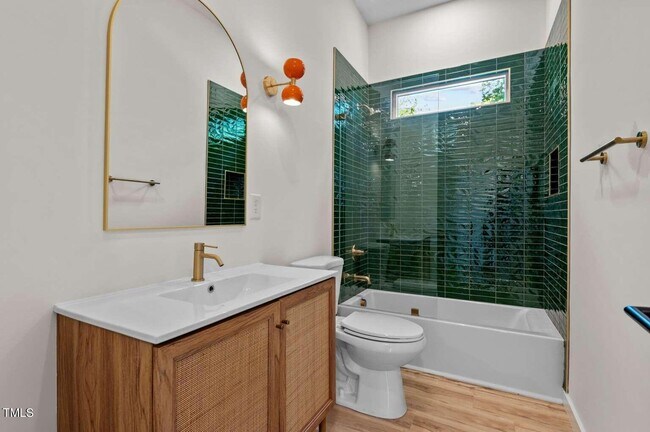 Building Photo - 904 S East St