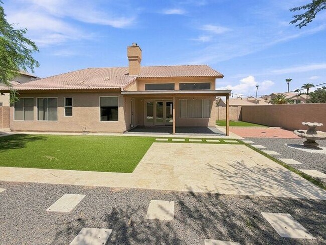 Building Photo - 4 Bedroom Home in the Heart of Ahwatukee for Rent