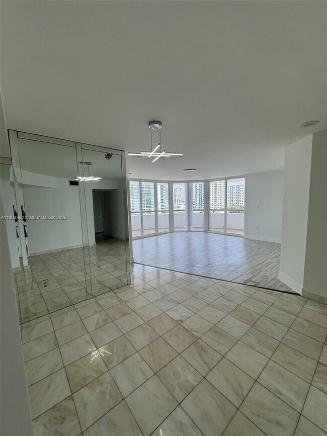 Building Photo - 15645 Collins Ave