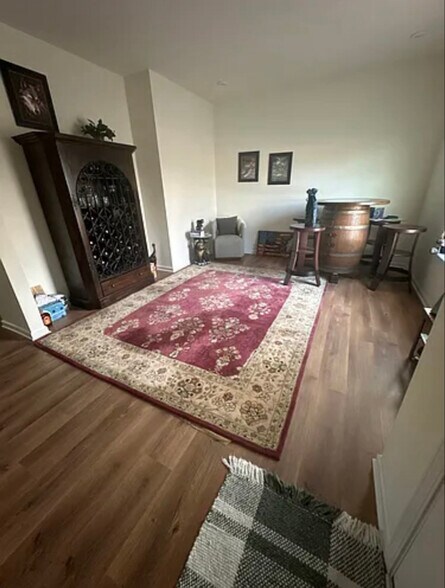 Building Photo - 423 Bassett Ln