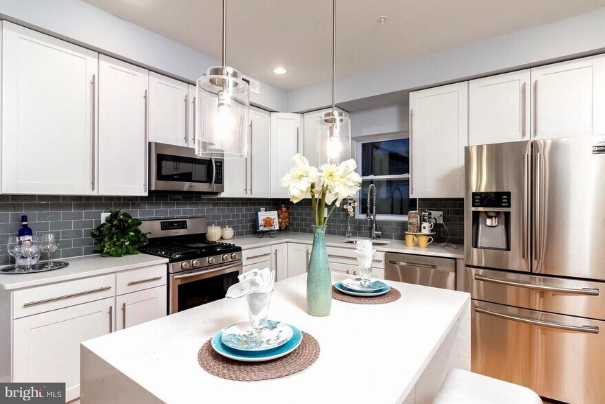 Kitchen - 225 Bryant St NE