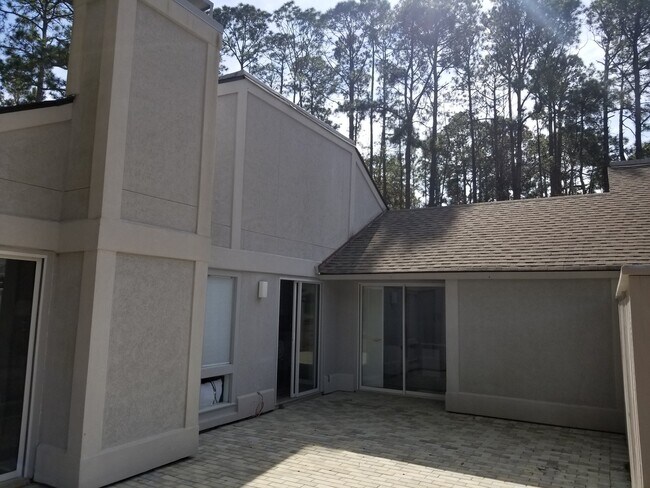 Building Photo - Hilton Head Plantation