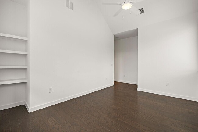Building Photo - 1206 Sarabeth Way
