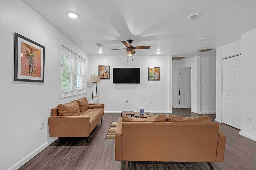 Building Photo - 2533 Godfrey Dr NW