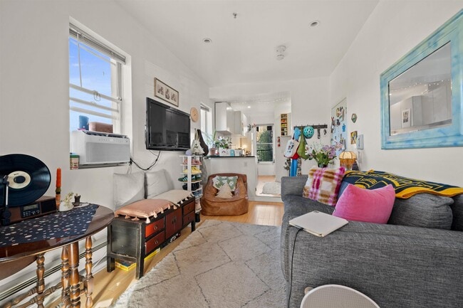 Building Photo - 88 Brunswick St