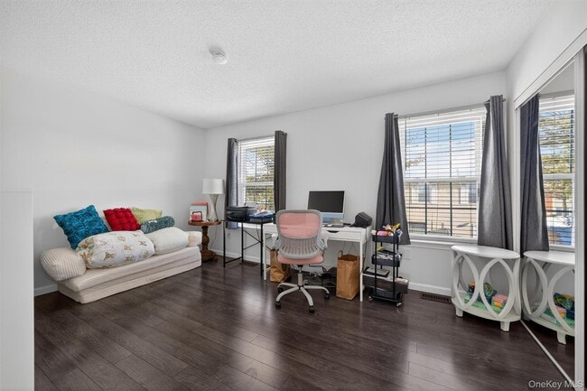 Building Photo - 12 Brook Dr