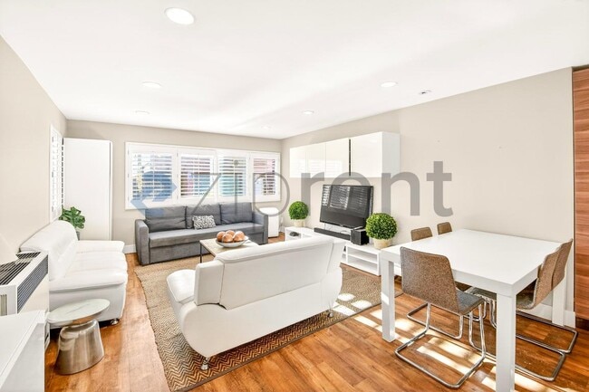 Building Photo - 10 27th Ave