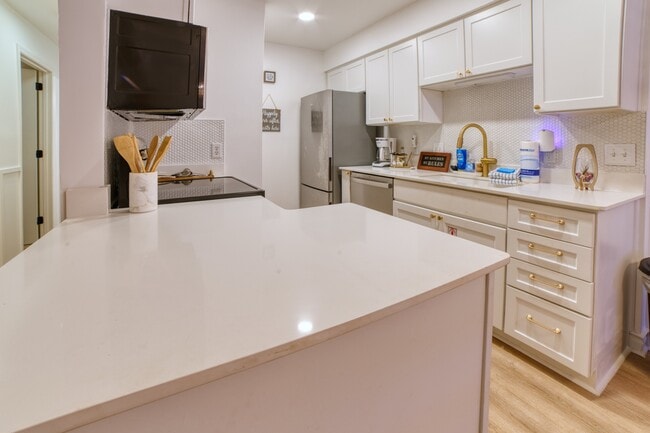 Building Photo - 2743 Forest Ridge Dr