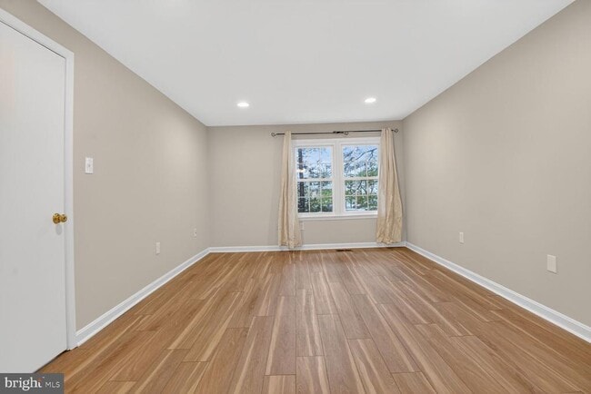 Building Photo - 2874 Sutton Oaks Ln