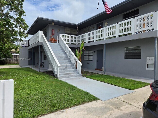 Building Photo - 3770 SW 59th Ave