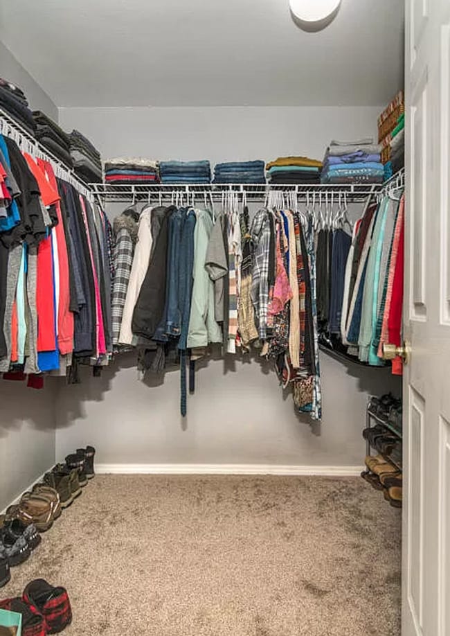 Building Photo - Fantastic 2 Bed/2 Bath with Fully Fenced B...