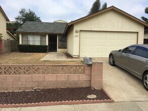 Building Photo - Beautiful 3BR/2BA Home In Family Neighborh...