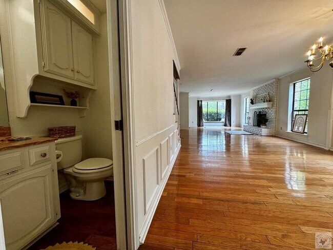 Building Photo - 4/2.5 PG Townhouse Available