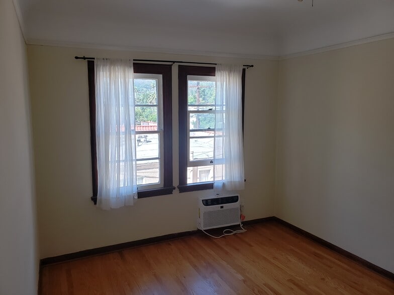 Building Photo - 2137 Vine St