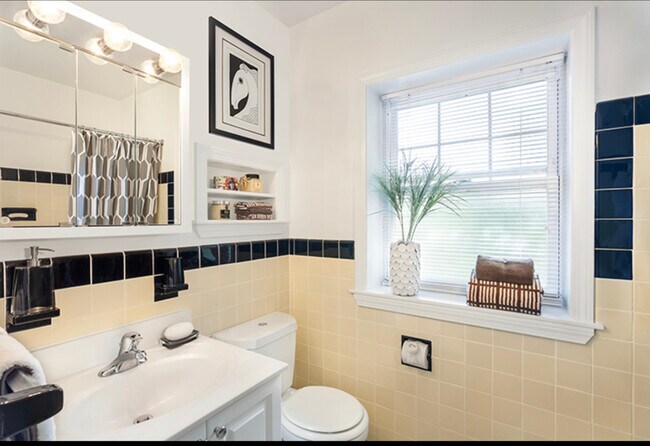 Building Photo - 645 Vfw Pky