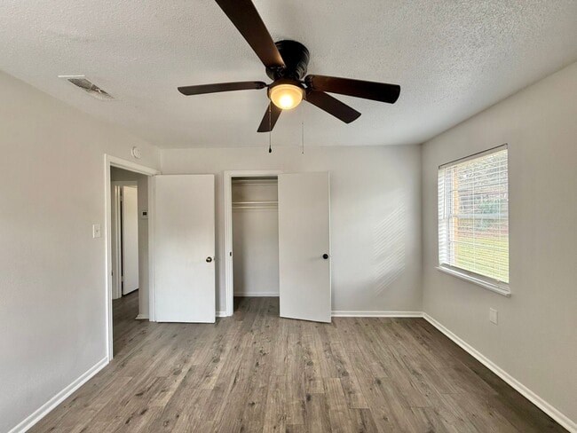 Building Photo - Tour Today! 3 Bed 1 Bath home in Tyler!
