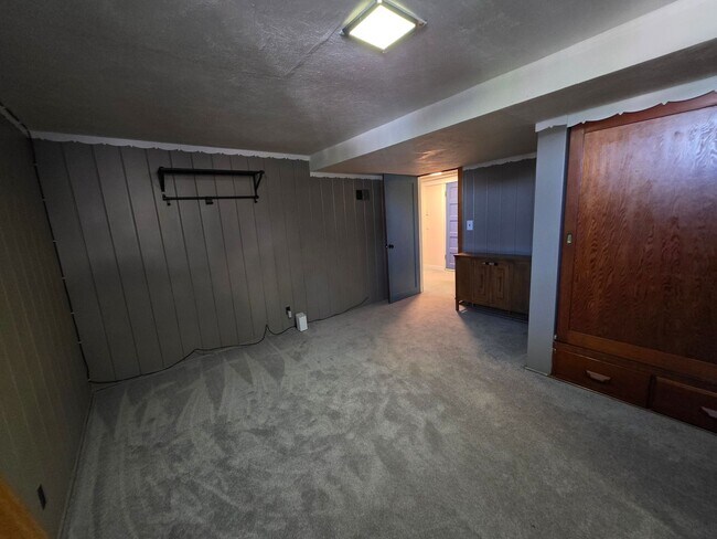 Building Photo - Charming Charleston Classic close to PSNS!