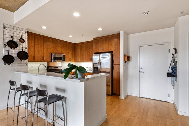 Building Photo - 288 3rd St