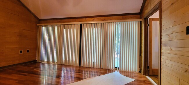 Building Photo - Remodeled secluded wooded oasis off of Qualla Road with handicap access