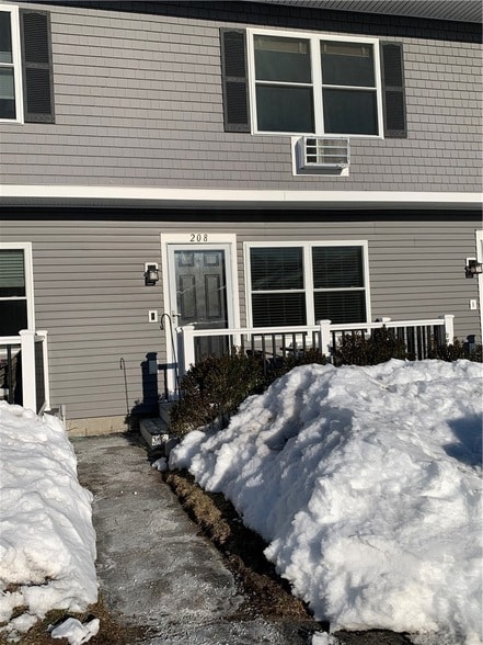 Building Photo - 200 Post Rd