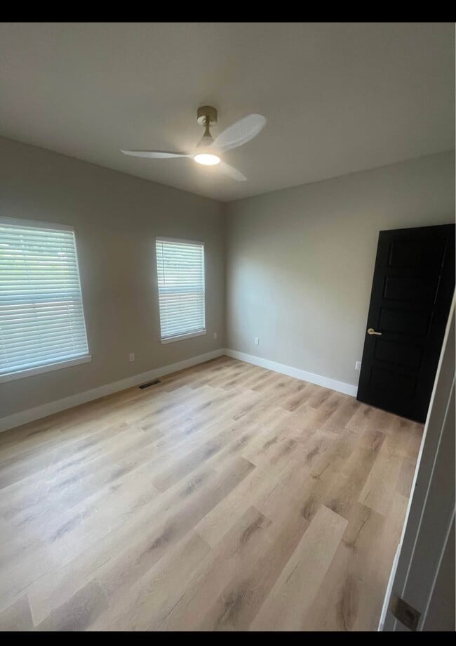 Building Photo - 1113 Dahl Rd