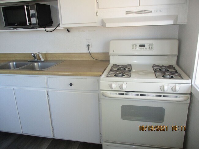 Building Photo - 540 North Ave