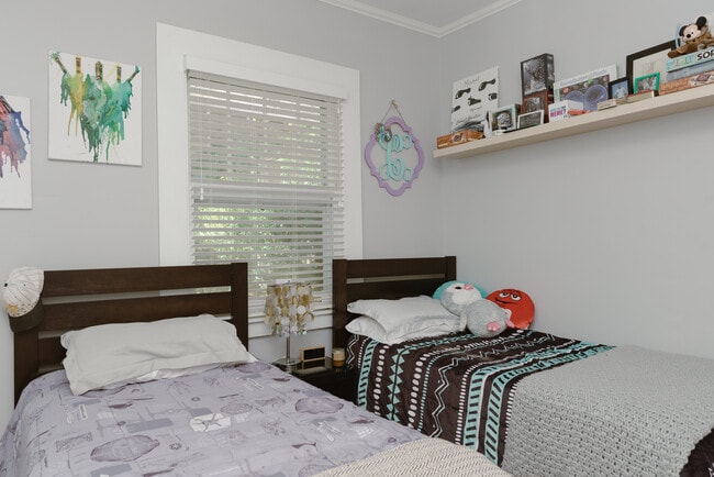 Building Photo - 1707 W 43rd St